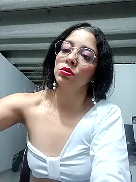 Snapshot of Eloisa_smith chatting on 10-16-25, 04:10 Eloisa smith online show from 10-16-25, 04:10