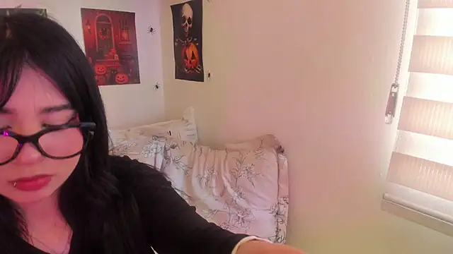 Lilith salvatoree online show from 10-15-25, 01:52