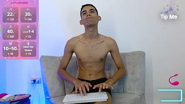 Snapshot of Paulosex12 chatting on 06-10-26, 05:58 Paulosex12 online show from 06-10-26, 05:58