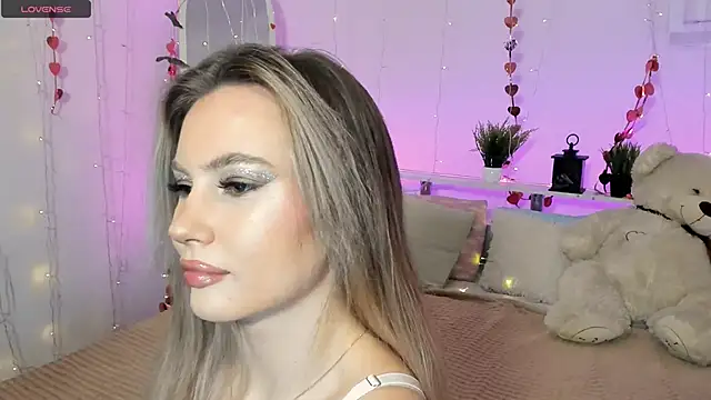  BellaClark online show from 11-16-25, 08:24