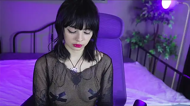 Bayonetta doll online show from 11-08-25, 08:45