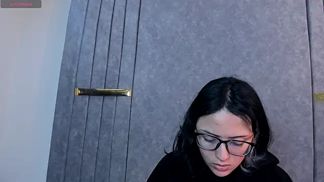 Snapshot of Mythical_Girl chatting on 10-18-25, 01:35 Mythical Girl online show from 10-18-25, 01:35