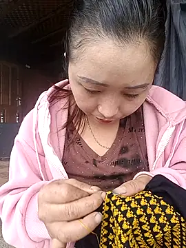 Snapshot of miemie-xx chatting on 10-08-25, 02:02 miemie-xx online show from 10-08-25, 02:02