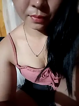 Snapshot of miemie-xx chatting on 10-14-25, 02:07 miemie-xx online show from 10-14-25, 02:07