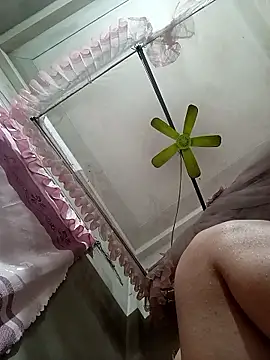 Snapshot of ladzy_sexy chatting on 02-19-26, 05:10 ladzy sexy online show from 02-19-26, 05:10