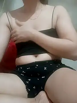 Snapshot of ladzy_sexy chatting on 02-28-26, 08:19 ladzy sexy online show from 02-28-26, 08:19