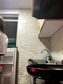 Snapshot of SiaraRealist chatting on 11-08-25, 07:50 SiaraRealist online show from 11-08-25, 07:50