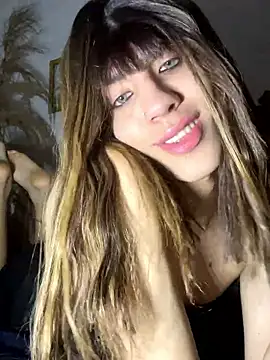 Snapshot of SiaraRealist chatting on 01-09-26, 03:13 SiaraRealist online show from 01-09-26, 03:13