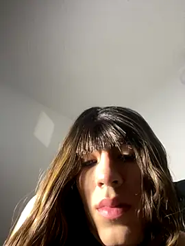 Snapshot of SiaraRealist chatting on 11-15-25, 08:24 SiaraRealist online show from 11-15-25, 08:24