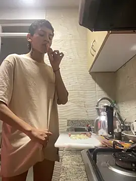 Snapshot of SiaraRealist chatting on 11-04-25, 08:12 SiaraRealist online show from 11-04-25, 08:12