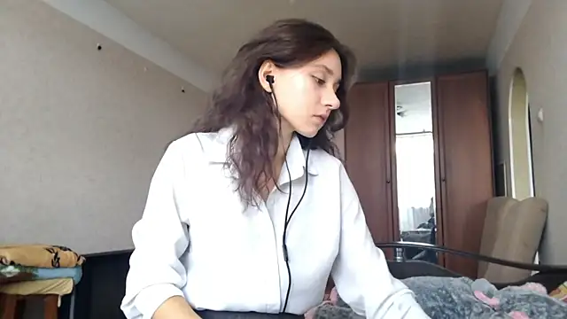 MiaLovelyOne online show from 10-13-25, 08:49