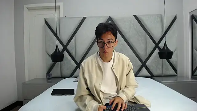 Austin Reeds online show from 10-19-25, 12:30