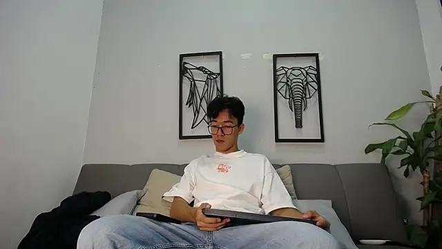 Austin Reeds online show from 10-21-25, 03:11