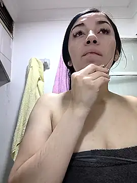 AbbyLewiis online show from 12-19-25, 02:15