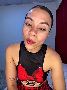 Snapshot of Crystal_555 chatting on 10-28-25, 05:50 Crystal 555 online show from 10-28-25, 05:50