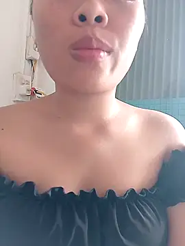 Snapshot of hello-cute chatting on 10-22-25, 05:40 hello-cute online show from 10-22-25, 05:40