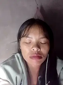 Snapshot of hello-cute chatting on 10-20-25, 04:18 hello-cute online show from 10-20-25, 04:18