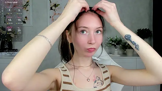 Snapshot of try_love_ chatting on 10-15-25, 09:17 try love online show from 10-15-25, 09:17