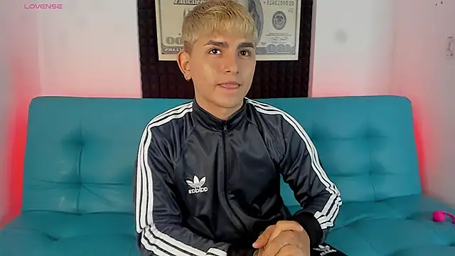 Snapshot of Lyam_xxx chatting on 10-08-25, 03:08 Lyam xxx online show from 10-08-25, 03:08