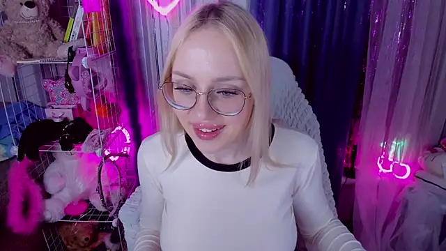 CeaneLino online show from 04-15-26, 04:00