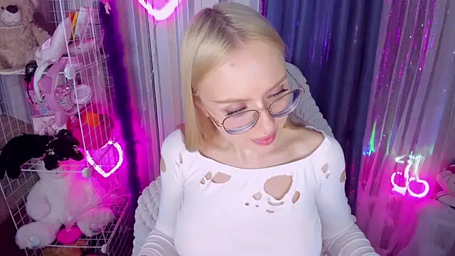 CeaneLino online show from 03-21-26, 06:12