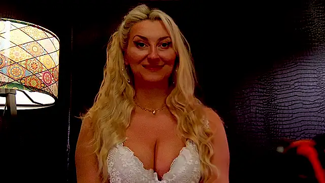 LeticiaReys online show from 12-15-25, 01:06