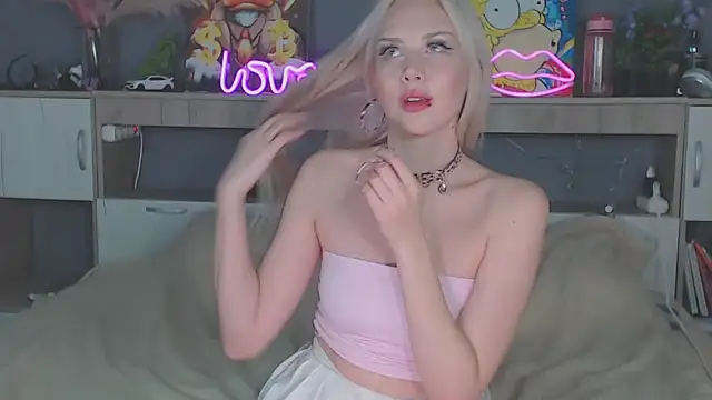 Lily Shell online show from 01-17-26, 04:10