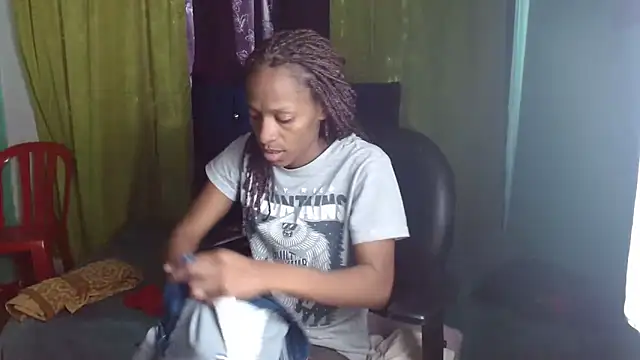 Snapshot of Melani_ebony chatting on 02-10-26, 01:21 Melani ebony online show from 02-10-26, 01:21