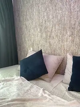 KarinaFlowers  online show from 11-11-25, 12:11