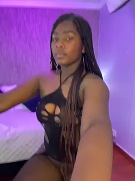 Snapshot of KarinaFlowers_ chatting on 06-01-26, 12:27 KarinaFlowers online show from 06-01-26, 12:27