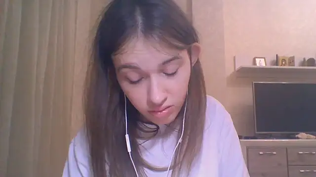 Snapshot of CeyaLier chatting on 10-09-25, 05:13 CeyaLier online show from 10-09-25, 05:13