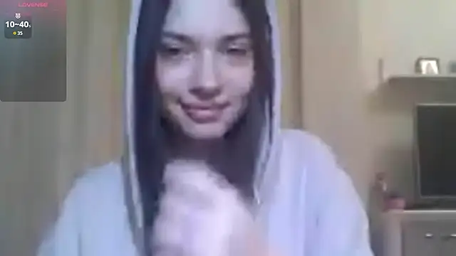 Snapshot of CeyaLier chatting on 06-07-26, 06:24 CeyaLier online show from 06-07-26, 06:24