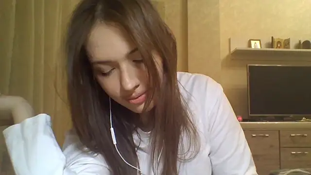 Snapshot of CeyaLier chatting on 01-12-26, 08:36 CeyaLier online show from 01-12-26, 08:36