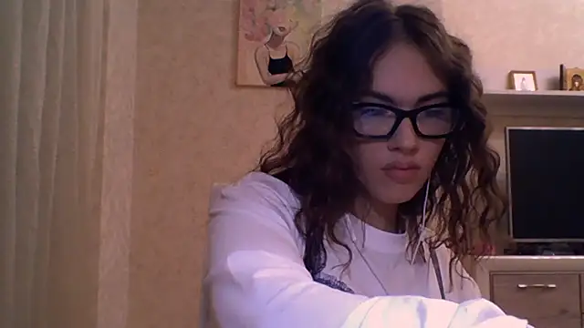 Snapshot of CeyaLier chatting on 11-18-25, 05:05 CeyaLier online show from 11-18-25, 05:05