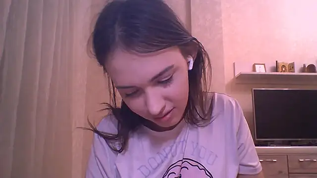 Snapshot of CeyaLier chatting on 11-28-25, 07:03 CeyaLier online show from 11-28-25, 07:03