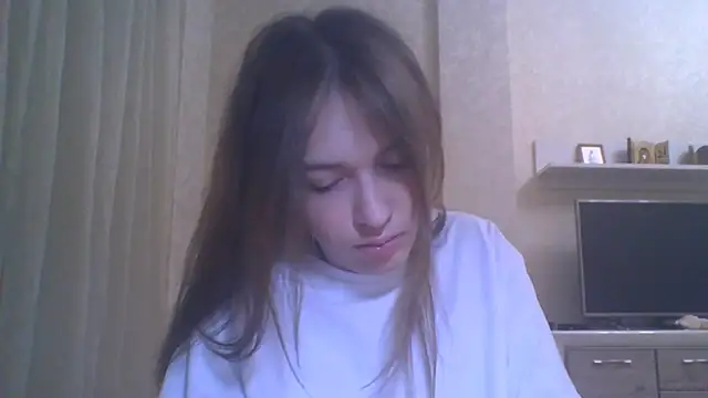 Snapshot of CeyaLier chatting on 10-08-25, 08:09 CeyaLier online show from 10-08-25, 08:09