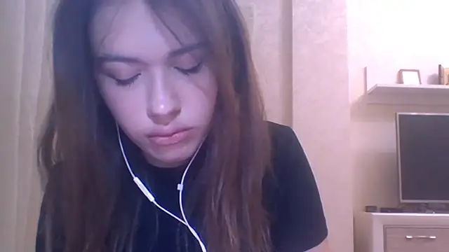 Snapshot of CeyaLier chatting on 10-17-25, 04:09 CeyaLier online show from 10-17-25, 04:09