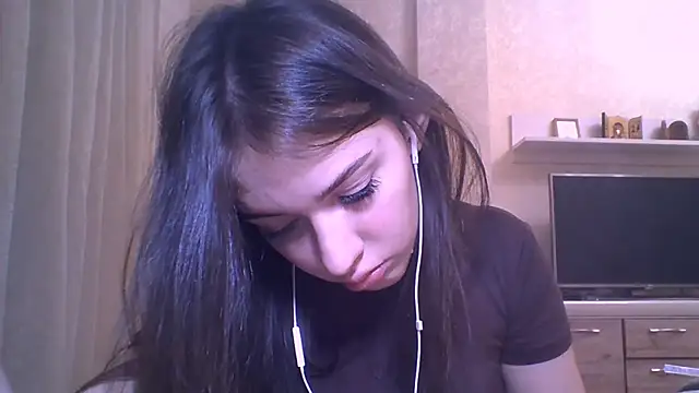 Snapshot of CeyaLier chatting on 11-05-25, 05:16 CeyaLier online show from 11-05-25, 05:16