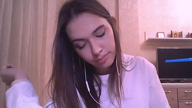 Snapshot of CeyaLier chatting on 12-21-25, 09:04 CeyaLier online show from 12-21-25, 09:04