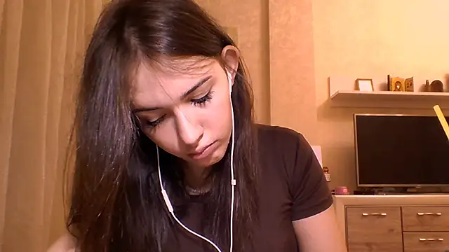 Snapshot of CeyaLier chatting on 11-13-25, 05:17 CeyaLier online show from 11-13-25, 05:17