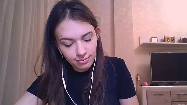 Snapshot of CeyaLier chatting on 11-25-25, 05:24 CeyaLier online show from 11-25-25, 05:24