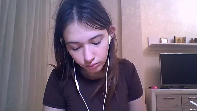 Snapshot of CeyaLier chatting on 10-30-25, 05:32 CeyaLier online show from 10-30-25, 05:32