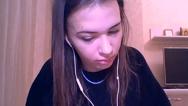 Snapshot of CeyaLier chatting on 12-16-25, 05:28 CeyaLier online show from 12-16-25, 05:28