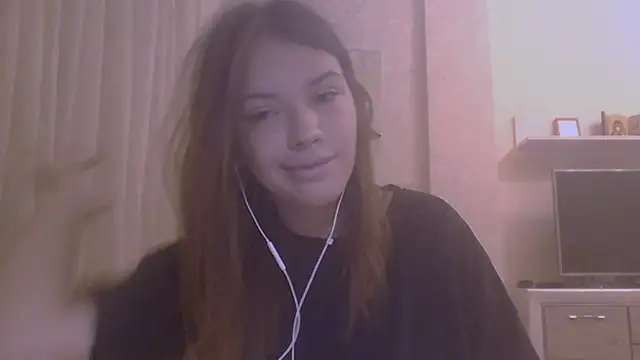 Snapshot of CeyaLier chatting on 10-13-25, 04:08 CeyaLier online show from 10-13-25, 04:08