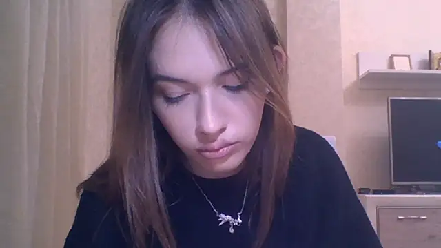 Snapshot of CeyaLier chatting on 10-10-25, 05:47 CeyaLier online show from 10-10-25, 05:47