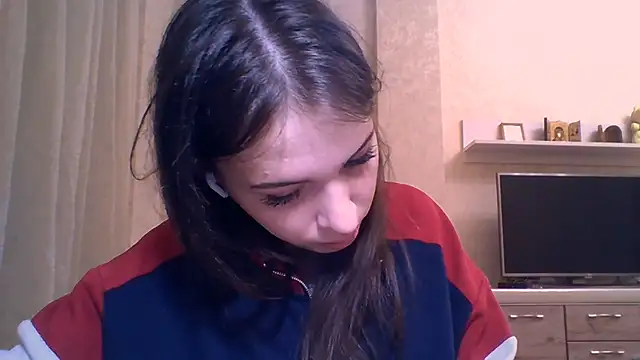 Snapshot of CeyaLier chatting on 11-12-25, 05:39 CeyaLier online show from 11-12-25, 05:39