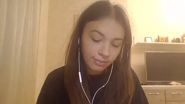 Snapshot of CeyaLier chatting on 10-12-25, 02:07 CeyaLier online show from 10-12-25, 02:07