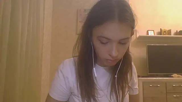 Snapshot of CeyaLier chatting on 10-15-25, 06:16 CeyaLier online show from 10-15-25, 06:16