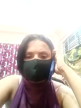 Snapshot of Megla879 chatting on 10-21-25, 11:31 Megla879 online show from 10-21-25, 11:31