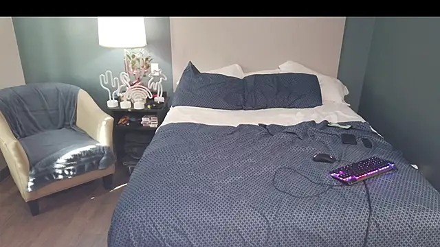 Snapshot of Fuck-Buddy-4U chatting on 11-23-25, 04:50 Fuck-Buddy-4U online show from 11-23-25, 04:50